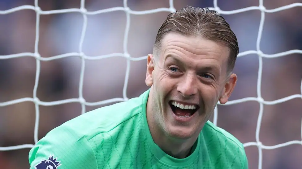 'Dark days behind us' - Pickford signs new Everton deal