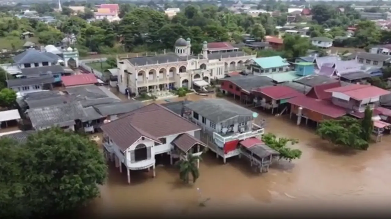 'อยุธยา' น้ำท่วมยังขยายวงกว้าง กระทบ 12 อำเภอ เดือดร้อน 51,235 ครัวเรือน