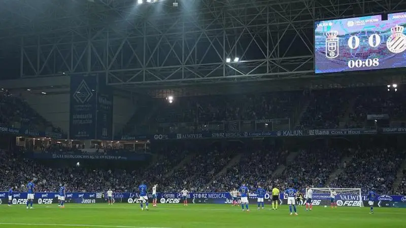 Oviedo and Espanyol players stand still in protest