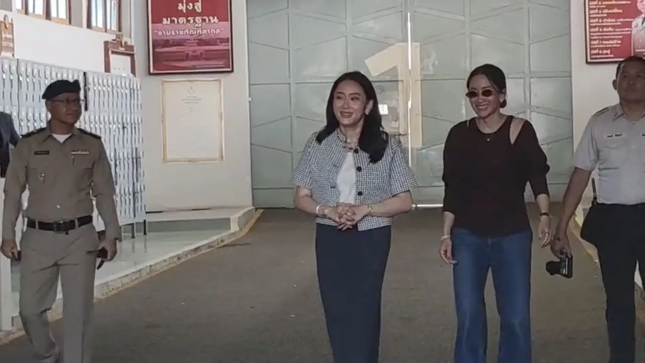 'อิ๊งค์-เอม' เข้าเยี่ยม 'ทักษิณ' เผยพ่อนับวันอยู่เรือนจำครบ 6 อาทิตย์พอดี