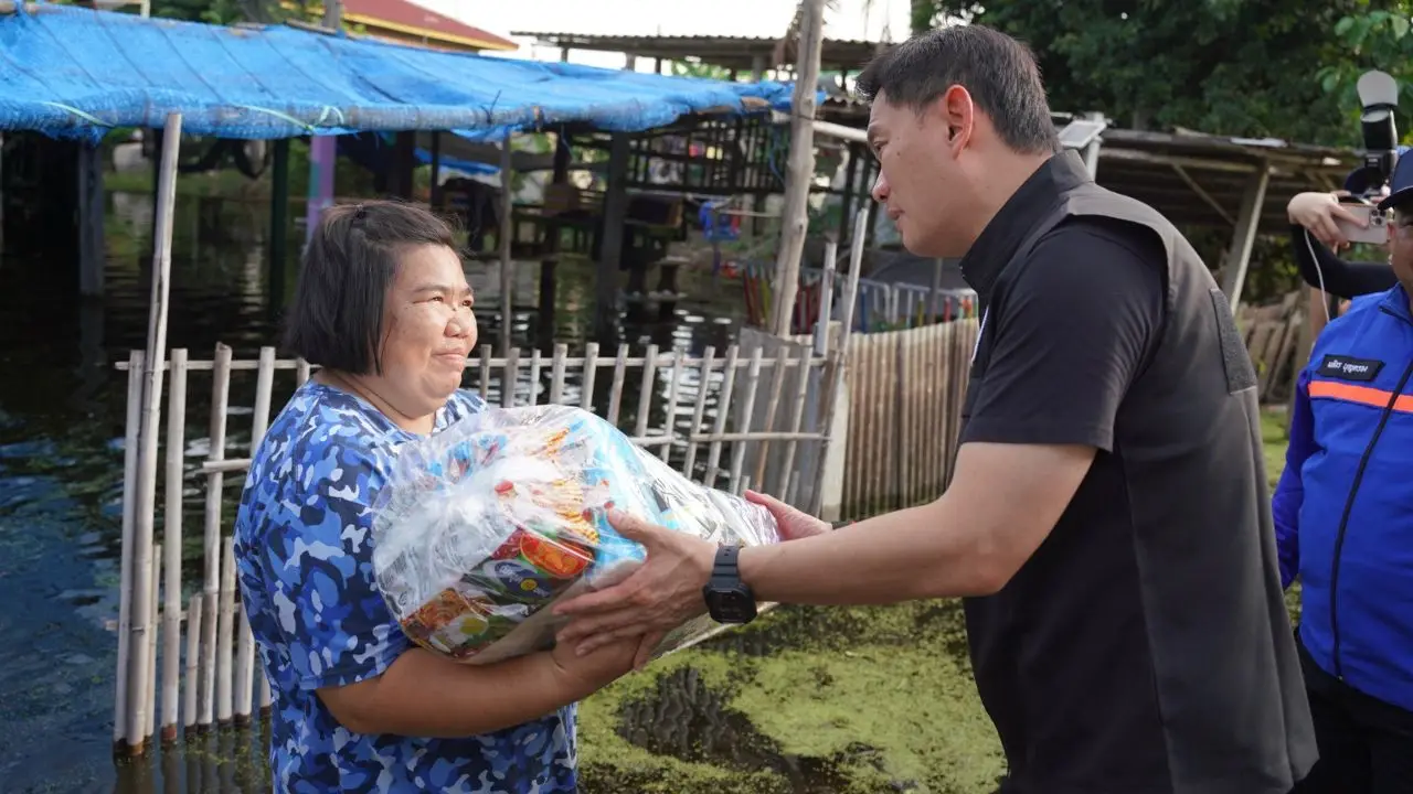 'ดร.เอ้' ลงพื้นที่บางบาล จี้รัฐต้องทบทวนนโยบายพื้นที่รับน้ำ นำเทคโนโลยีใหม่เข้ามาปรับใช้