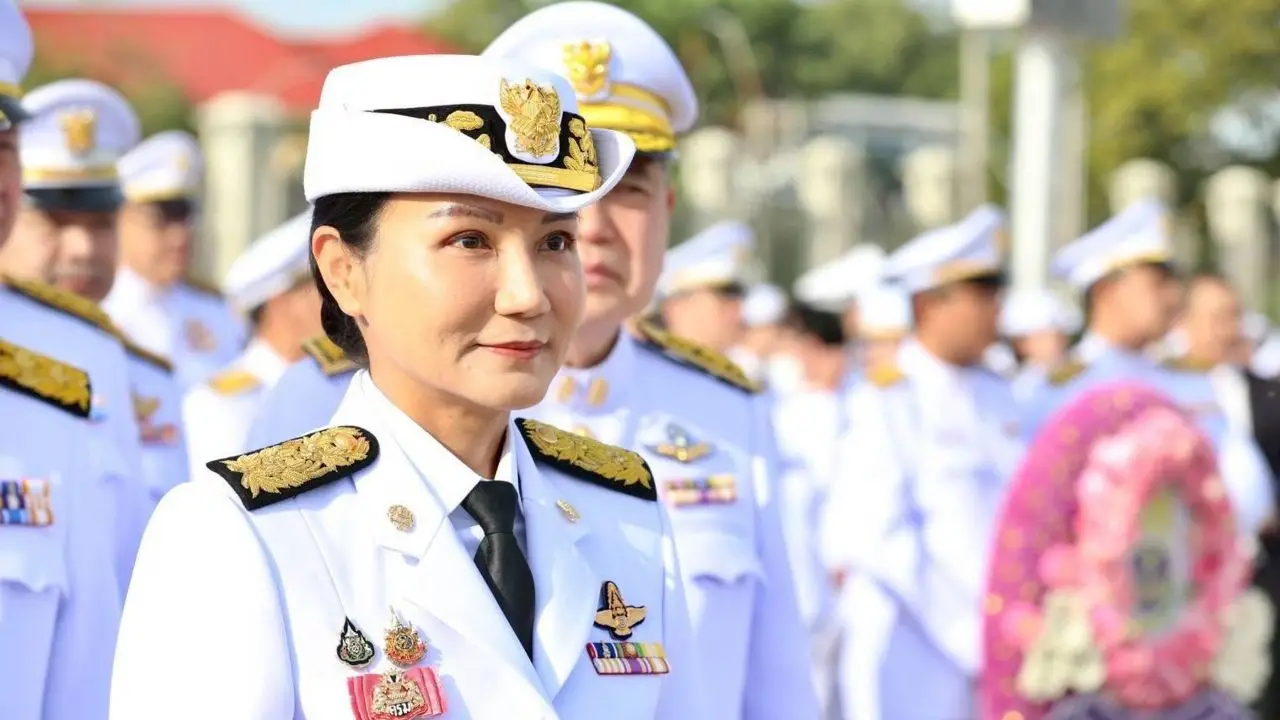 'นฤมล' นำ ศธ. วางพวงมาลา น้อมรำลึกพระมหากรุณาธิคุณเนื่องในวันปิยมหาราช