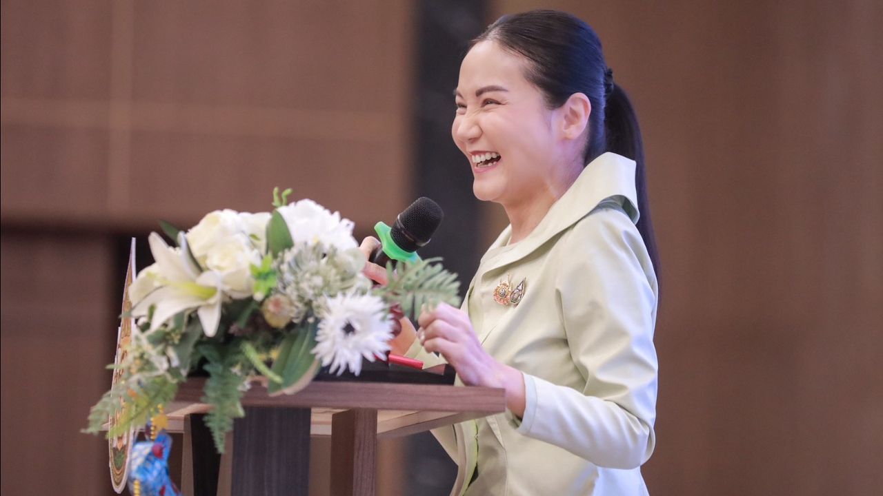 'นฤมล' มอบนโยบาย สพฐ. เน้นวิชาประวัติศาสตร์ให้เด็กได้คิดวิเคราะห์ จ่อเซ็น MOU ซ่อมบ้านพักครู