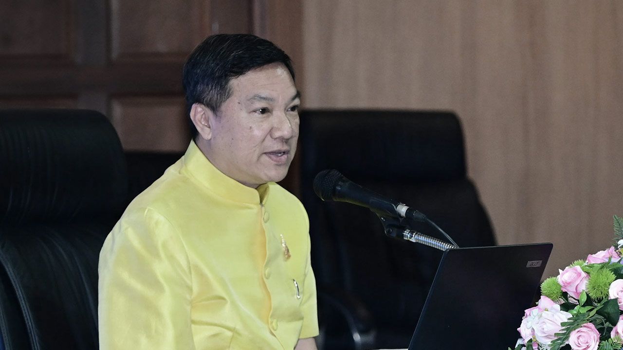 มท. สั่ง 76 จังหวัด ลดธงครึ่งเสา-จัดพิธีถวายน้ำสรงพระบรมศพสมเด็จพระพันปีหลวง