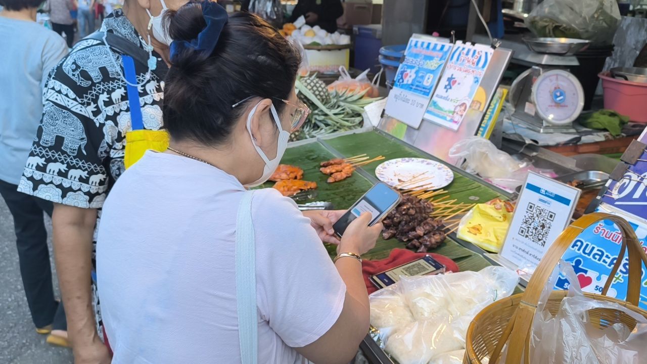 'คนละครึ่งพลัส' คนแห่ใช้สิทธิวันแรกคึกคัก ร้านค้ายิ้มไม่หุบ เชื่อกระตุ้นเศรษฐกิจ