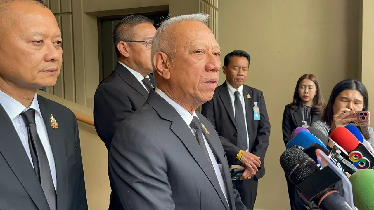 'พิพัฒน์' คุยกระทรวงการคลัง หาแนวทางปรับลดค่ารถไฟฟ้าส่วนต่อขยาย กังวลหนี้สาธารณะทะลุเพดาน