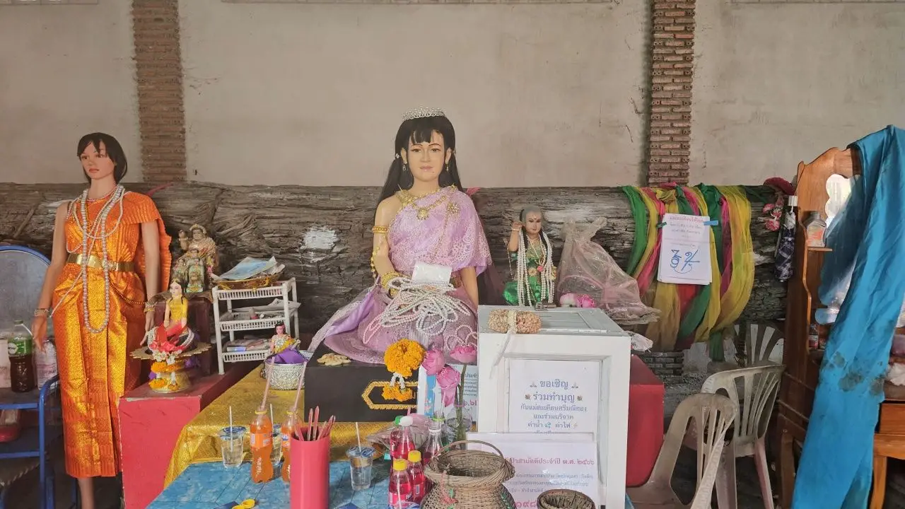 คอหวยแวะขอโชค 'แม่ศรีมณีทอง' ไม่ผิดหวังได้ 'เลขเด็ดงวดนี้' ลุ้นโชค