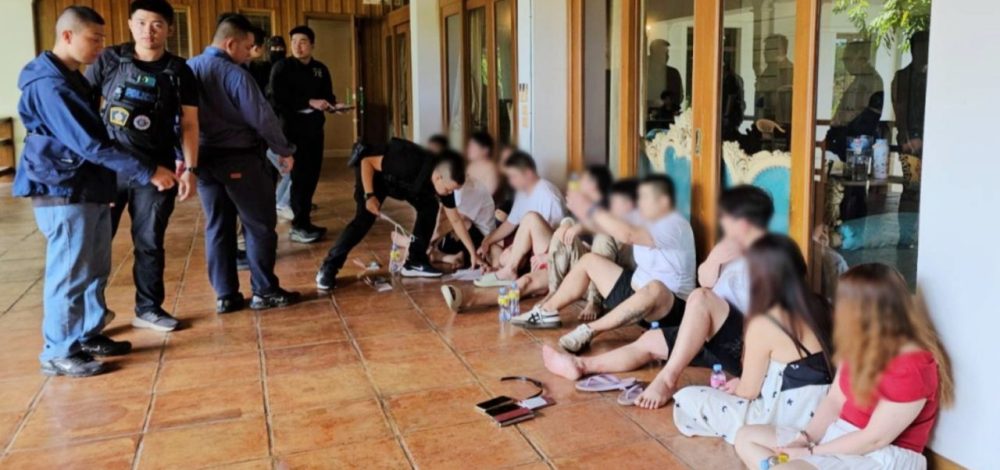ตำรวจทลายรัง 'แก๊งคอลเซ็นเตอร์' เช่าพูลวิลล่าหรู เปิดเป็นฐานจีนหลอกจีน