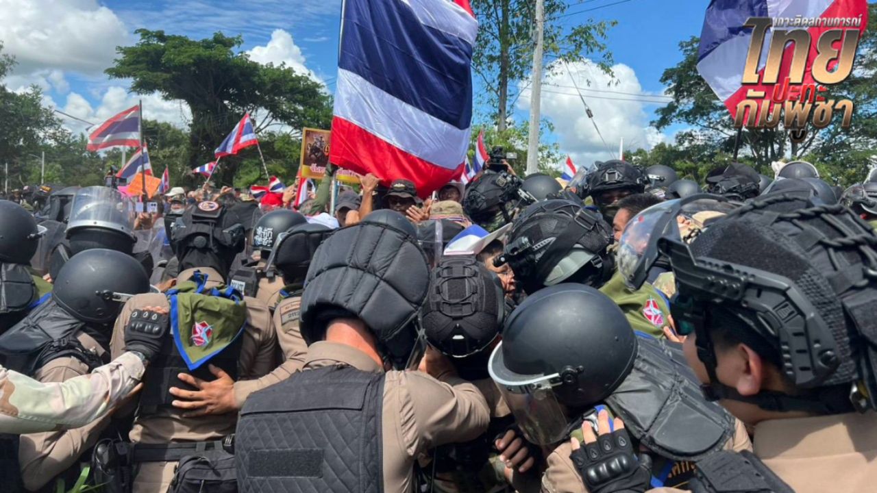 สกัดวุ่น 'วีระ' นำมวลชนบุกแนวรั้ว บ้านหนองจาน ทวงคืนอธิปไตย