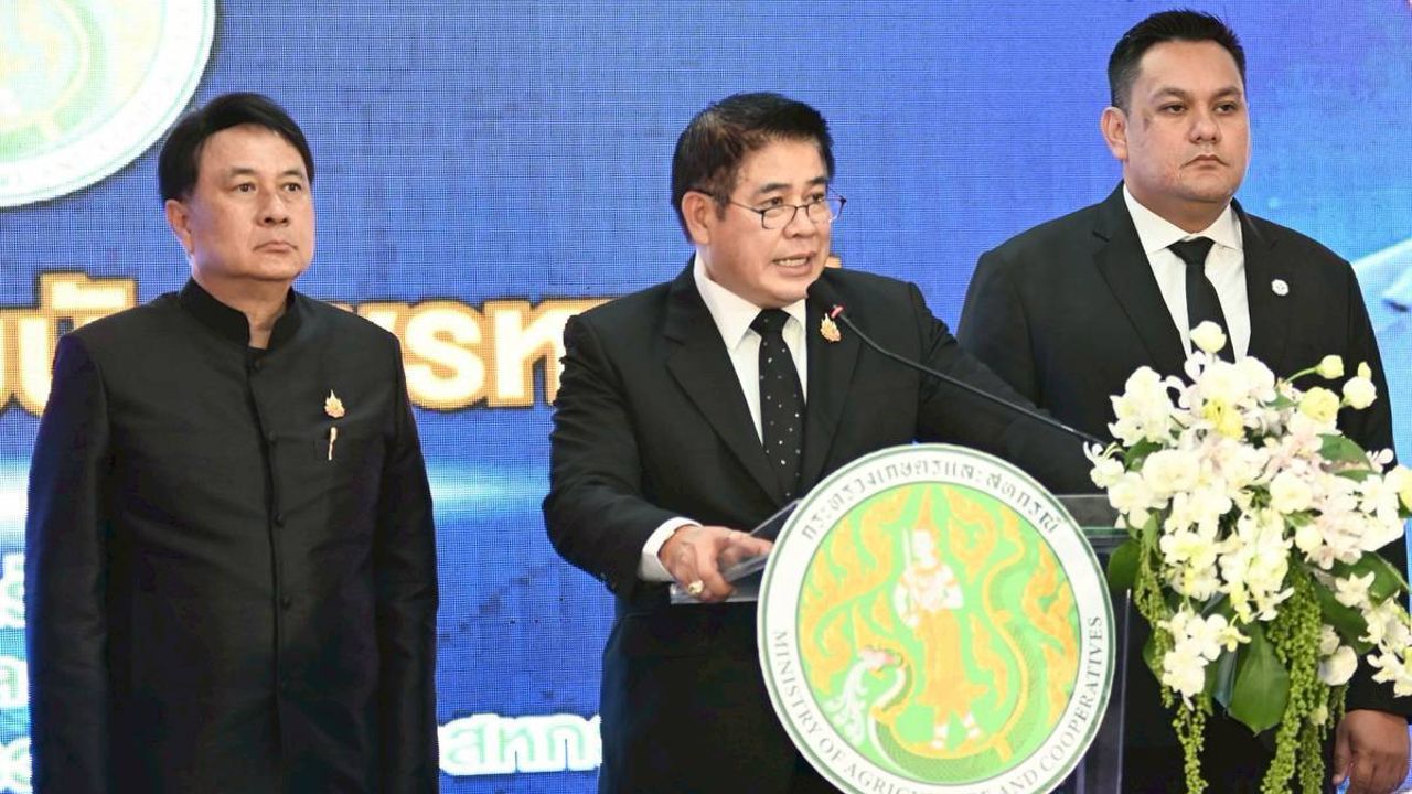 'ธรรมนัส' Kick-off คุมเข้ม 'ยางผ่านแดน-กำหนดเขตควบคุมยาง' นำร่อง 2 จังหวัด ระนอง - ตาก