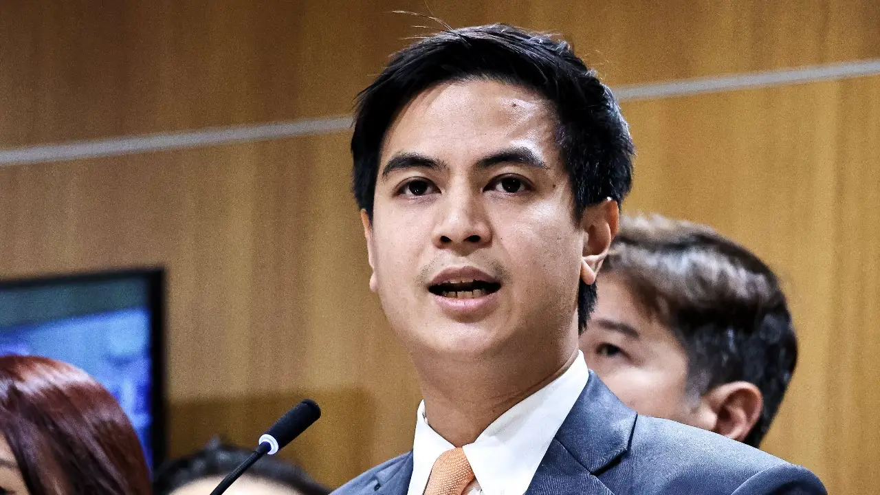 'พริษฐ์' จี้ รัฐบาลอย่าเอาเรื่องแก้รธน. มาเป็นตัวประกัน ชิงยุบสภา หนีการตรวจสอบ