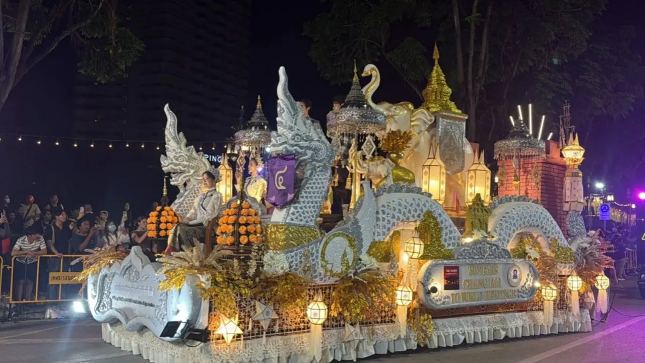 ยี่เป็งเชียงใหม่คึกคัก นักท่องเที่ยวแห่ชมขบวนกระทงใหญ่ชิงถ้วยพระราชทาน