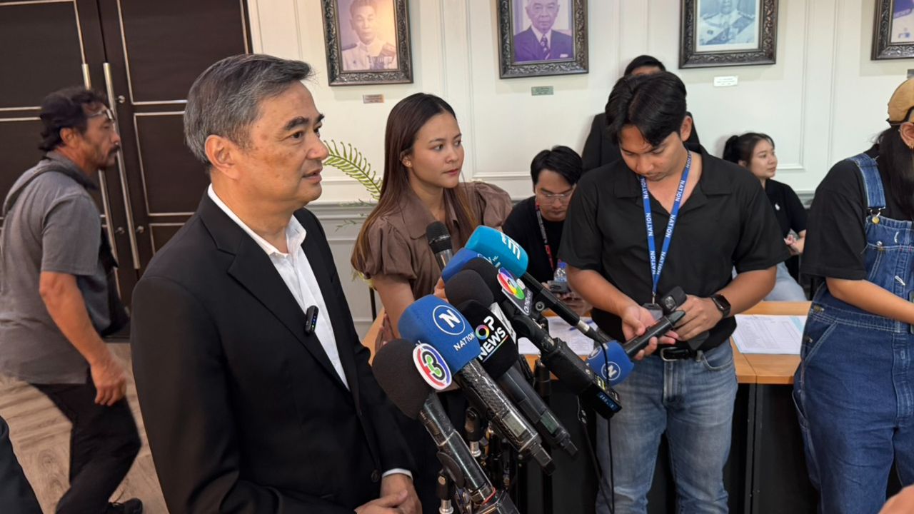 'มาร์ค' กระตุกนายกฯ เป็นแบบอย่างผู้นำ ปชต. แง้ม 10 พ.ย. เปิดว่าที่ผู้สมัคร สส.กทม.