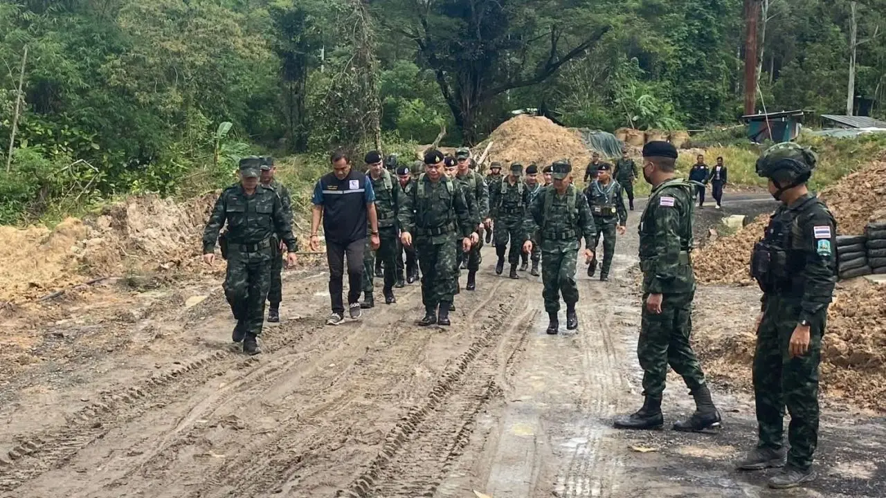 'กองทุนหทัยทิพย์' เร่งสร้างหลุมบุคคลคู่ให้ทหาร 256 จุด หลุมหลบภัยชาวบ้าน 7 แห่ง