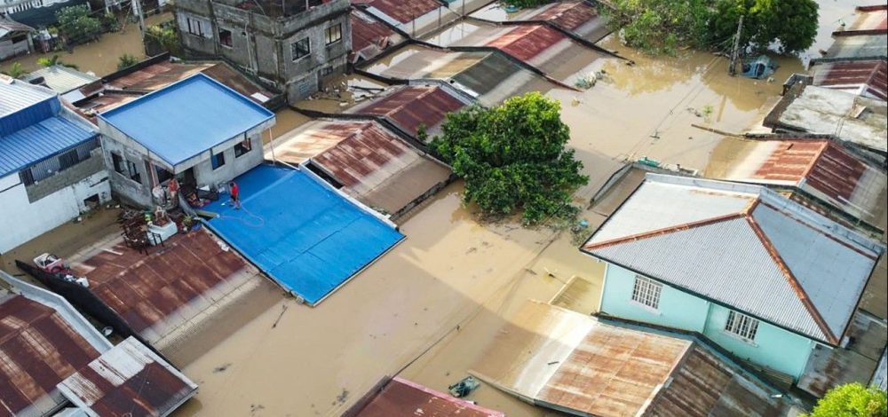 พายุฟงวองอ่อนกำลังหลังถล่มฟิลิปปินส์ ดับแล้ว 4 ศพ บ้านพังยับ อพยพนับล้าน