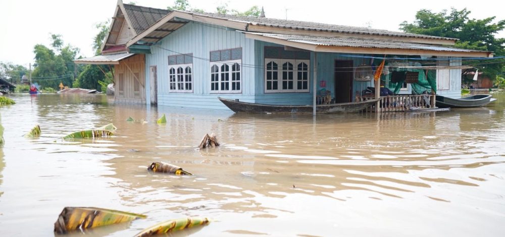 'อนุทิน' สั่ง 2 รองนายกฯ หารือเยียวยาพื้นที่รับน้ำใหม่-เยียวยาสมทบบ้านน้ำท่วมเกิน 30 วัน