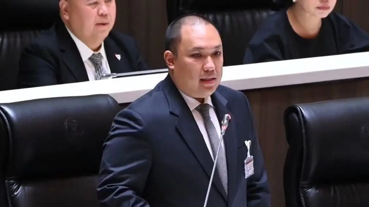 'พลพีร์' แนะ 'ลิณธิภรณ์' ตั้งสติก่อนจ้องโทษคนอื่น ย้อนถามใครกันแน่ปล่อยประชาชมจมน้ำ 6 เดืิอน