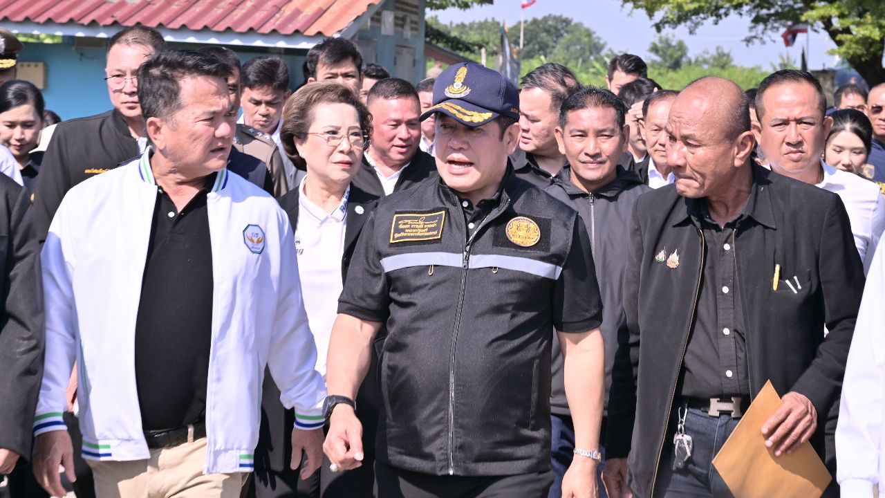 'ธรรมนัส' ลุย อ.นครชัยศรี อนุมัติงบ 20 ล้าน สร้างประตูระบายน้ำ แก้น้ำท่วม