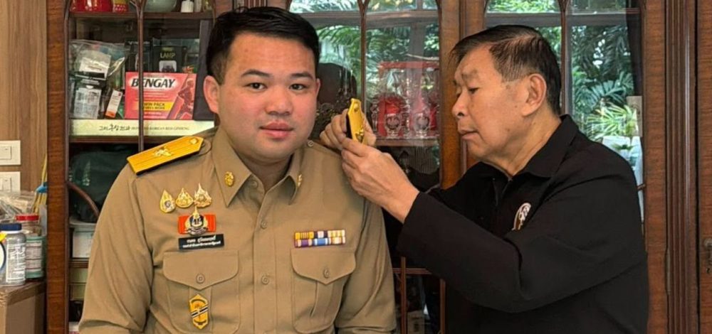 'ธนดล' กราบขอพร 'เสรีพิศุทธ์' หลังเป็น ขรก.การเมือง ชี้ ผู้ให้โอกาสทำงานการเมืองคนแรก