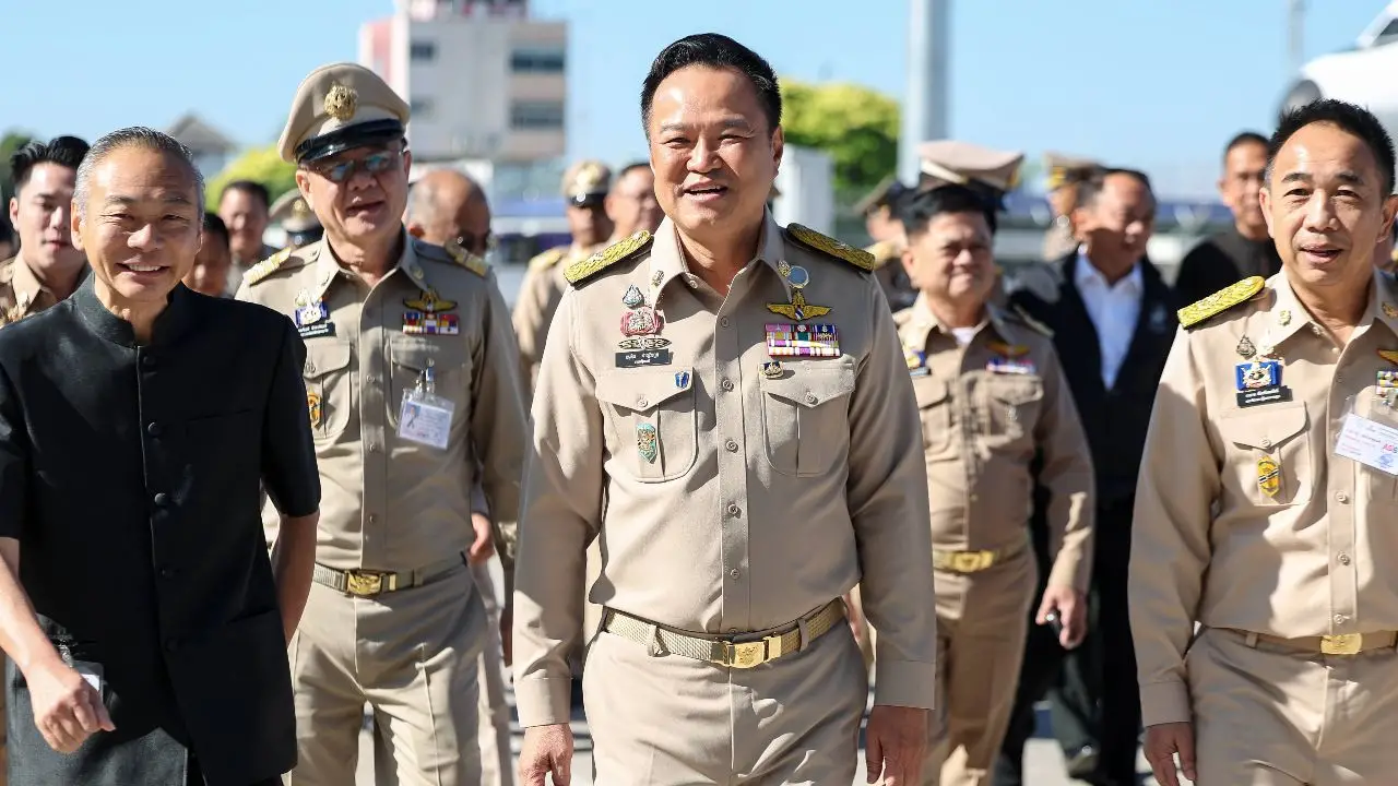 'อนุทิน' เผย เยียวยาน้ำท่วมใต้ตามหลักเกณฑ์ เมินตอบกัมพูชากู้เงิน IMF