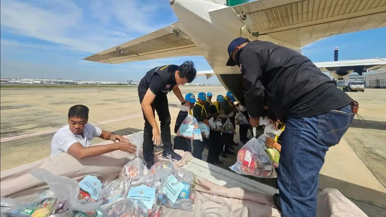 'ธรรมนัส' สั่ง อ.ต.ก.ลำเลียงข้าว–น้ำดื่ม ใช้เครื่องบินกรมฝนหลวงและการบินเกษตรช่วยชาวหาดใหญ่ทุกทาง