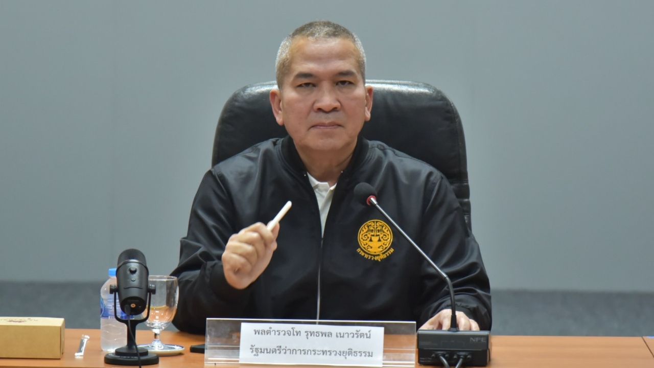 รมว.ยุติธรรม เผย ลงดาบแล้ว 'ผบ.เรือนจำพิเศษกรุงเทพฯ-เลขานุการ' ให้ออกจากราชการไว้ก่อน