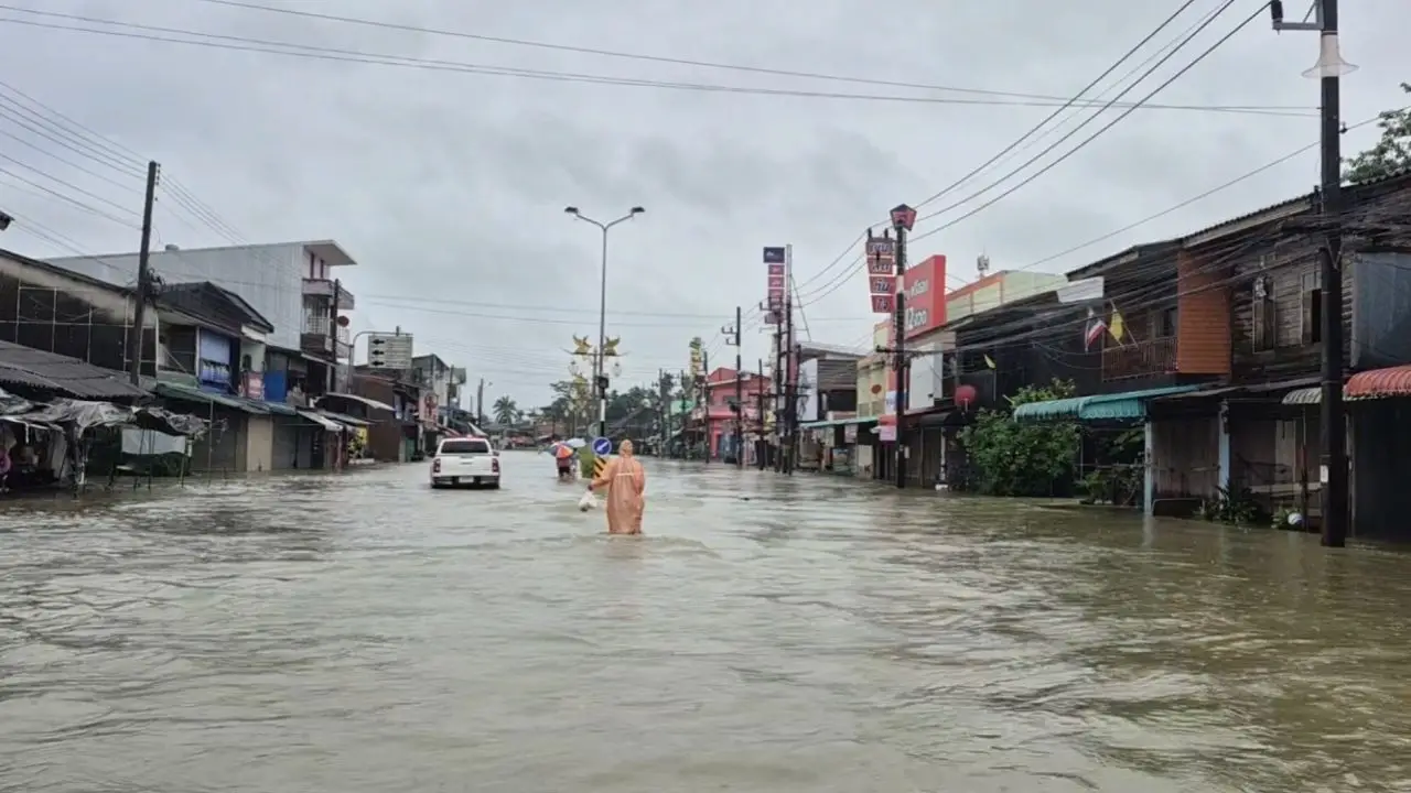 ปภ. แจ้งเตือนฝนตกหนัก 20 อำเภอ ใน จ.นครศรีธรรมราช แนะยกของขึ้นที่สูง