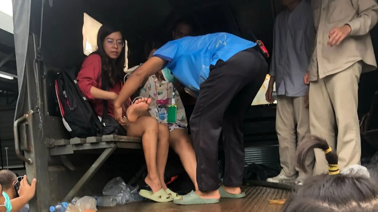น้ำท่วมหาดใหญ่ สาวถูกงูกะปะกัดข้ามวัน เลือดเริ่มออกตามฟัน ถึง รพ. ได้เซรุ่มแล้ว