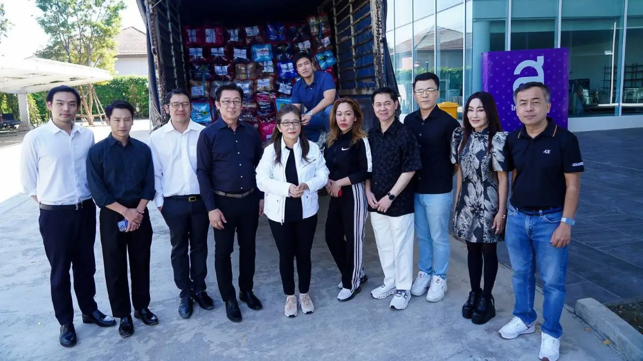 'คุณหญิงหน่อย' ปล่อยคาราวานชุดเครื่องนอนช่วยฟื้นฟูชาวหาดใหญ่