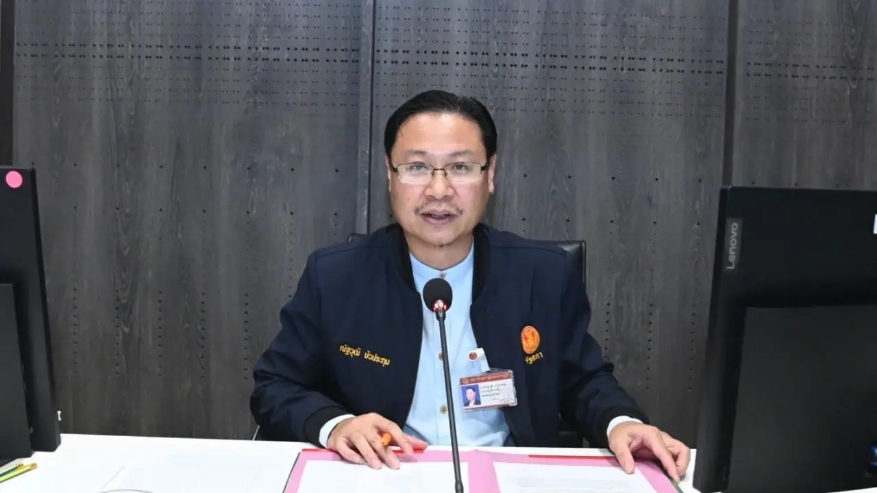 'ณัฐวุฒิ' รับ วง กมธ. ห่วงรัฐบาลชิงยุบสภาหนีแก้รัฐธรรมนูญ ไม่แน่ใจถก 2 วันเสร็จไหม
