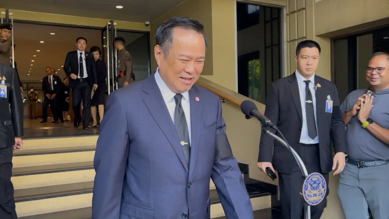'อนุทิน' หัวเราะ ไม่ตอบ 'ชาดา' ไล่ 'นายกแป้น' ลาออก เซ่นน้ำท่วมหาดใหญ่