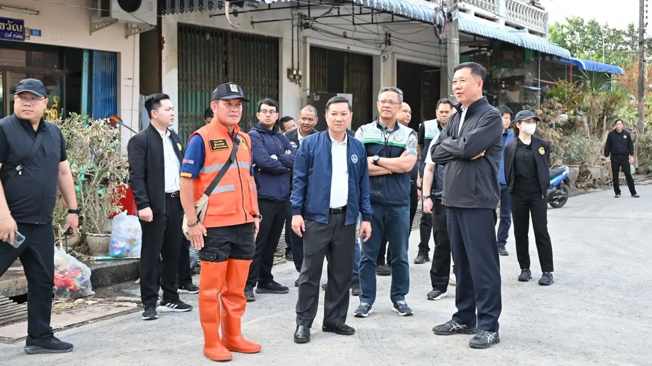'ศักดิ์ดา' ติดตามลงทะเบียนเยียวยาน้ำท่วมหาดใหญ่ เร่งฟื้นฟูให้กลับสู่ปกติเร็วที่สุด