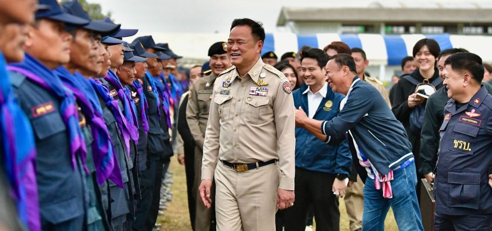 นายกฯ ลงพื้นที่บุรีรัมย์ตรวจแผนพิทักษ์พื้นที่ส่วนหลัง กำชับ ชรบ. อย่าประมาทแม้บรรยากาศดี