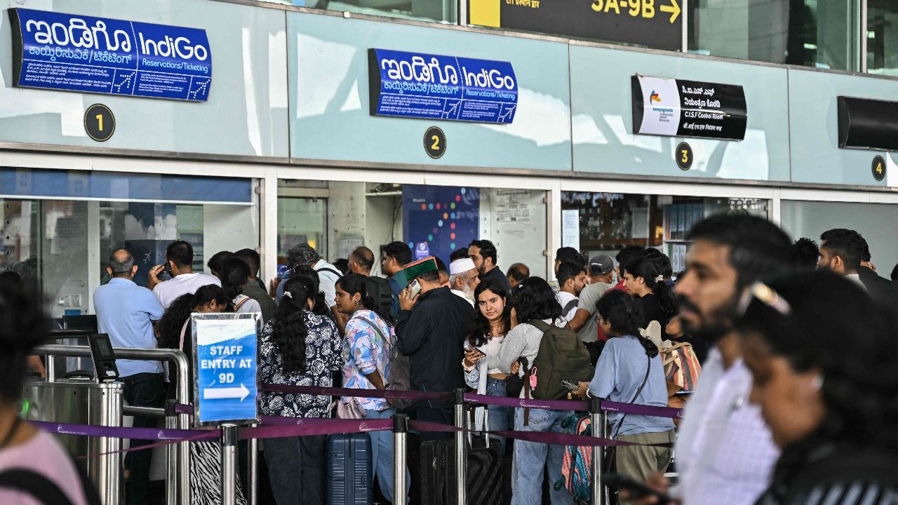 นักเดินทางโกลาหล สายการบินใหญ่ที่สุดของอินเดียยกเลิกเที่ยวบิน 1,200 เที่ยว