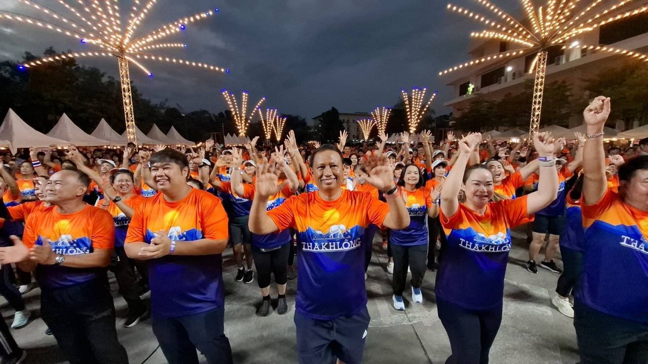 คนแห่ร่วมงานเดิน-วิ่ง เพื่อสุขภาพ 'โครงการสร้างเสริมสุขภาวะประชาชนชาวท่าโขลง'