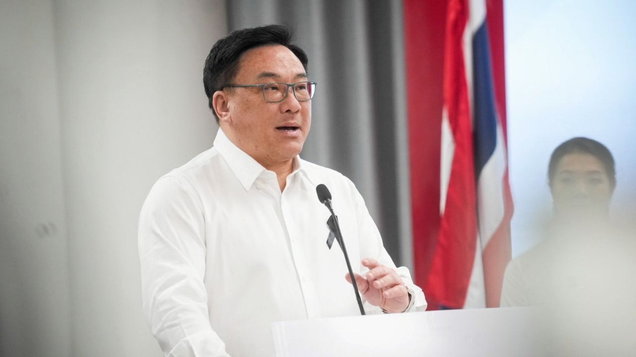 'จุลพันธ์' ชี้ยื่นอภิปรายไม่ไว้วางใจ ยังไม่มีข้อสรุป 'สรวงศ์' ย้ำดูช่วงที่เหมาะสมที่สุด