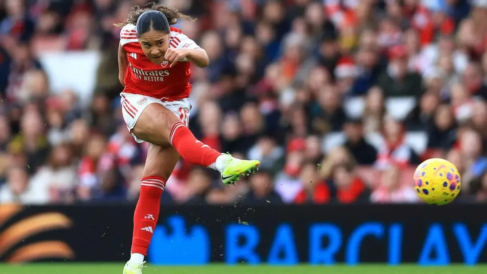 'Free' Smith provides spark for Arsenal