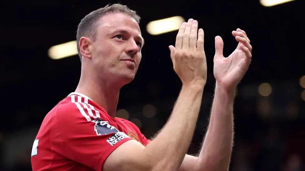 Evans leaves Man Utd role after six months
