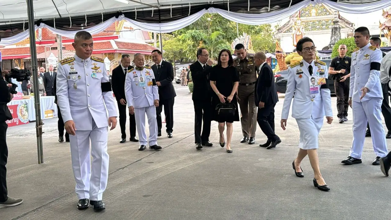 นายกฯ อนุทิน ร่วมสวดอภิธรรมศพ มารดา 'ราชเลขา-พล.ต.อ.ต่อศักดิ์'