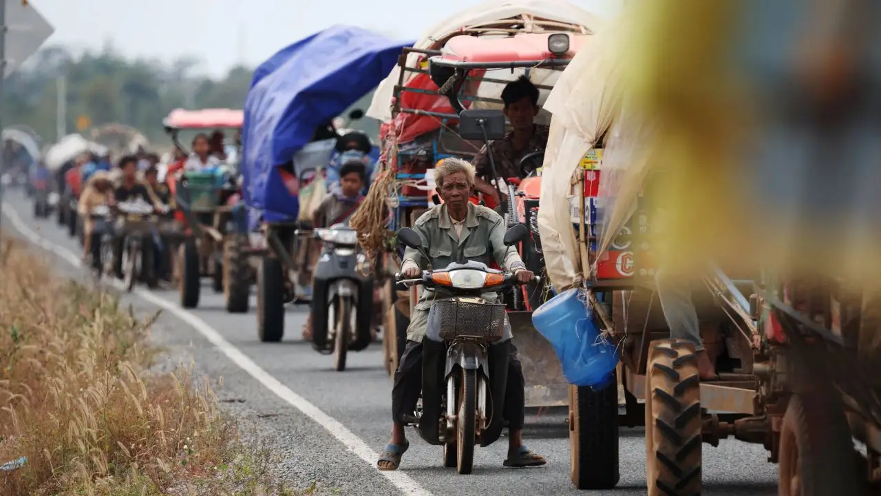 สื่อนอกตีข่าว ไทยปะทะกัมพูชา อพยพรวมแล้วครึ่งล้าน