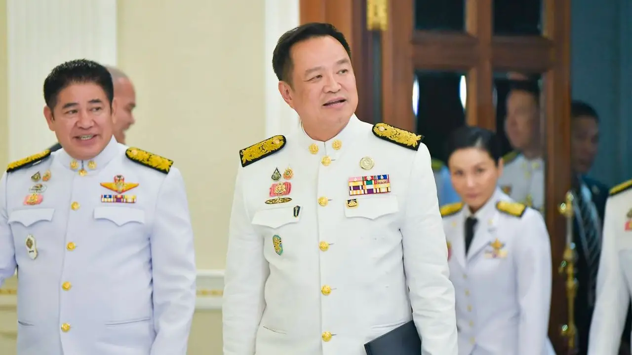 'อนุทิน' โผล่ คอมเมนต์แถลงการณ์พรรคประชาชนจี้ยุบสภา บอก 'ตามนั้นครับ'