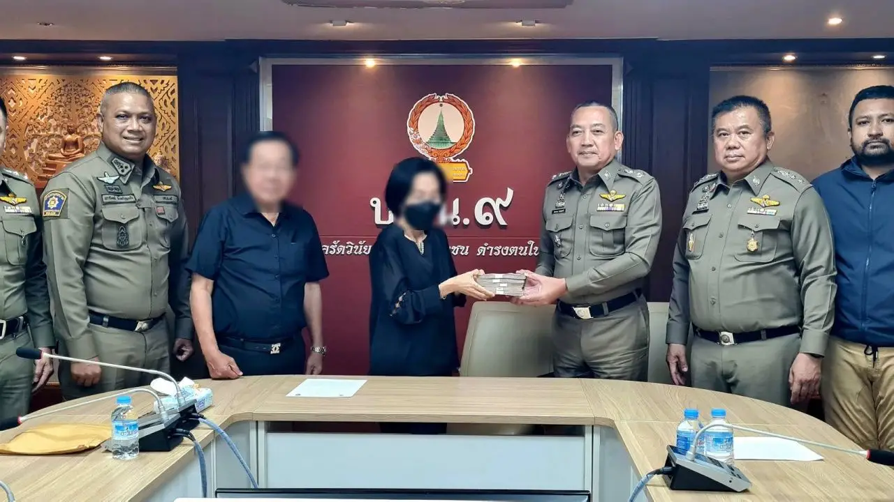 ตร.เพชรเกษม ยึดเงิน 'แก๊งจีนเทา' จัดหาบัญชีม้า คืนผู้เสียหาย 500,000 บาท