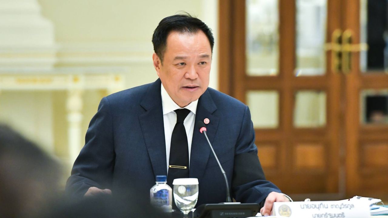 'อนุทิน' เรียกถก ครม.นัดพิเศษ เคาะคำถามประชามติ รธน. หลัง กกต. ตีกลับ ให้เลือกแค่ 1