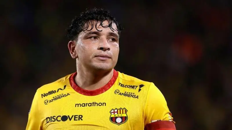 Ecuador defender Pineida killed in shooting