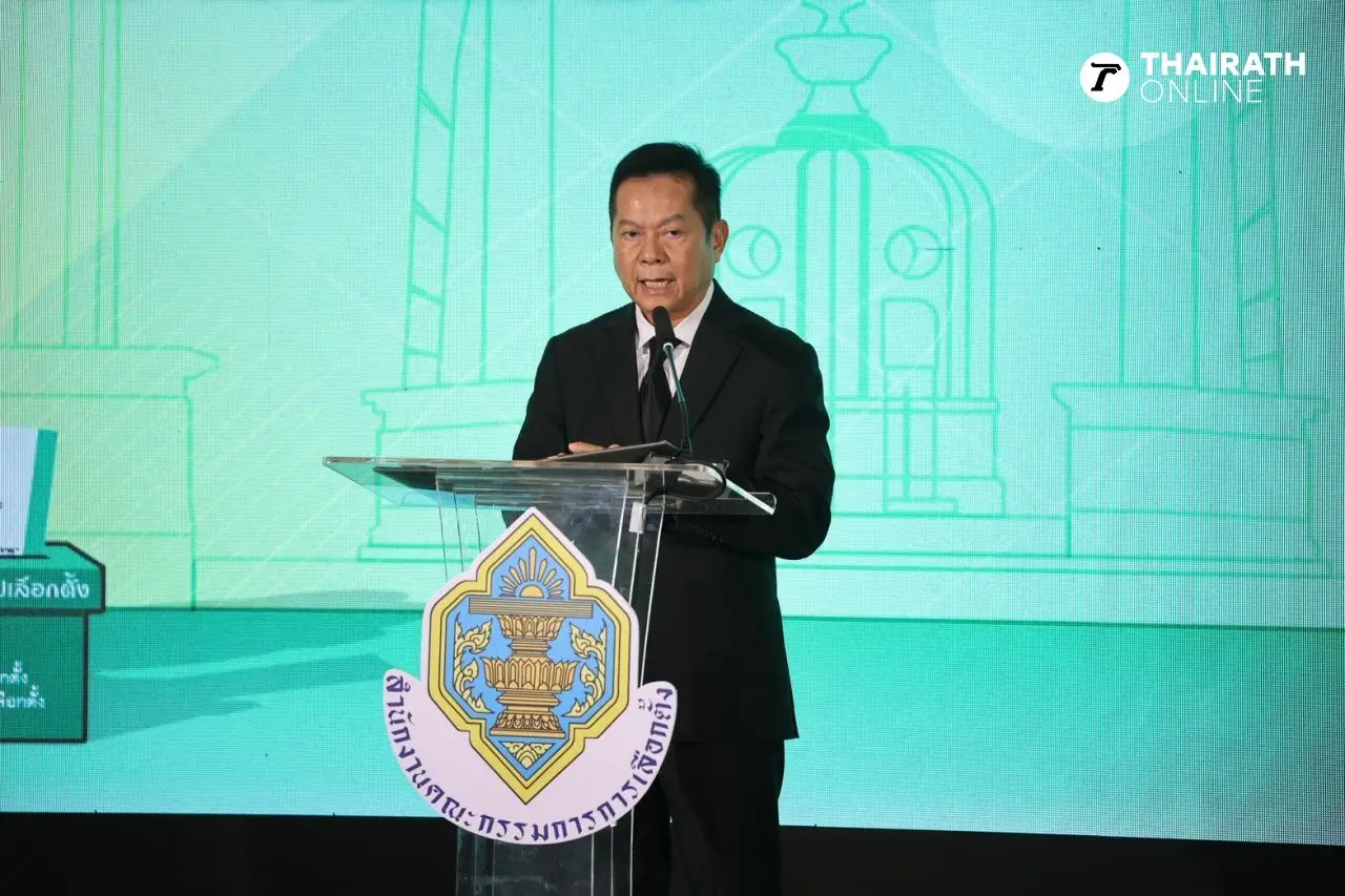 'แดง-น้ำเงิน' ล้อมวงคุยกันก่อนจับเบอร์ปาร์ตี้ลิสต์ 'ยศชนัน' ไหว้ 'อนุทิน'