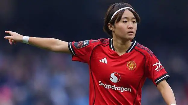 Miyazawa signs long-term deal with Man Utd