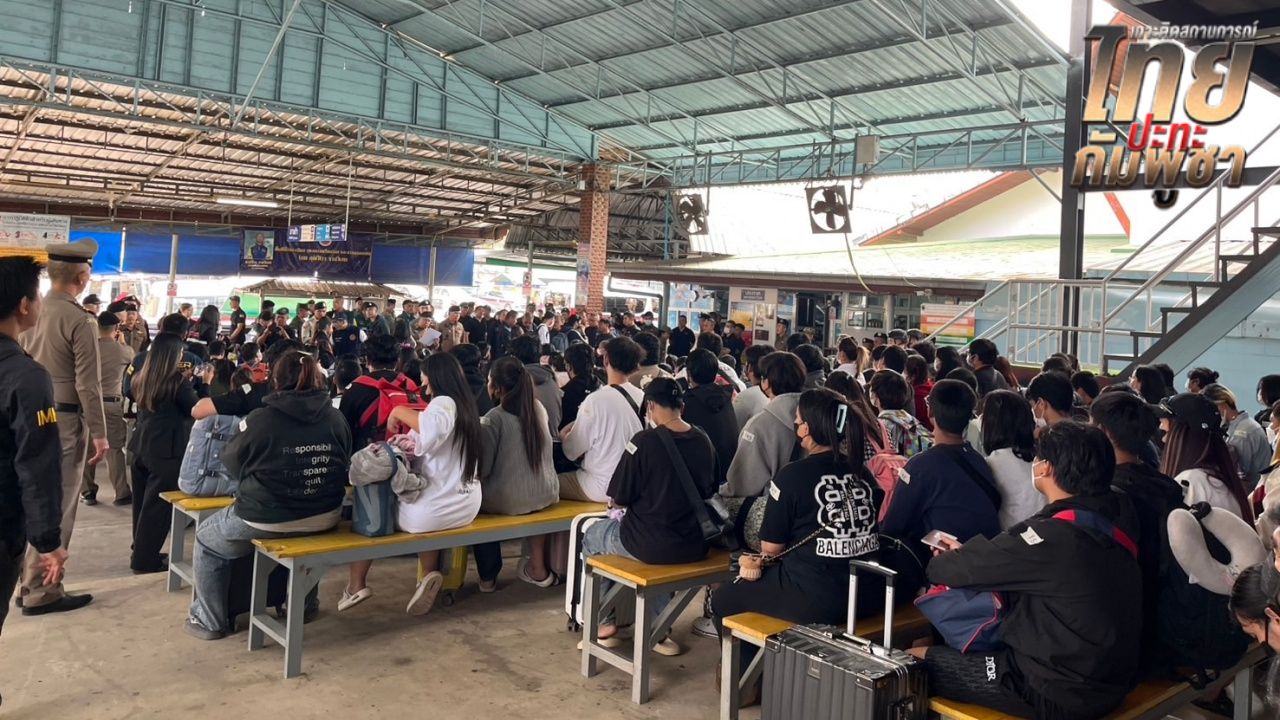 กองทัพเรือ อำนวยความสะดวก รับคนไทย 162 คน กลับประเทศผ่าน 'ด่านบ้านแหลม'