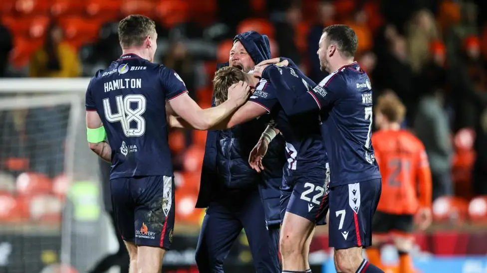 Dundee do 'dirty side well' in 'incredible team performance'