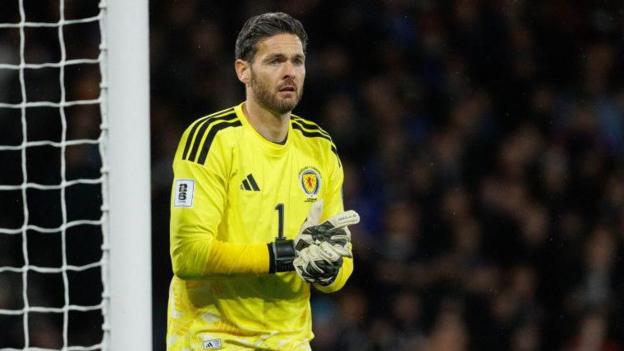 Gordon 'not pushing' for loan away from Hearts
