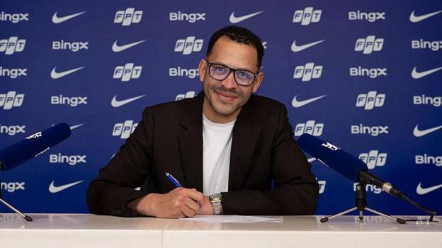How will Chelsea play under new boss Rosenior?